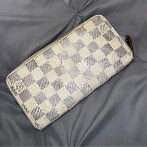Authentic Louis Vuitton Zippy Wallet Damier